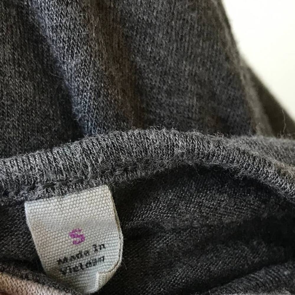 Athleta Two Tone Gray Short Sleeve T-Shirt - Picture 6 of 8